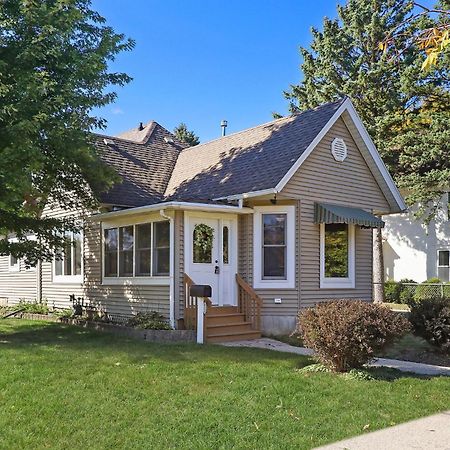Sage Street Bungalow- Beautifully Renovated, Historical Home Walking Distance To Downtown レイク・ジェニーバ エクステリア 写真