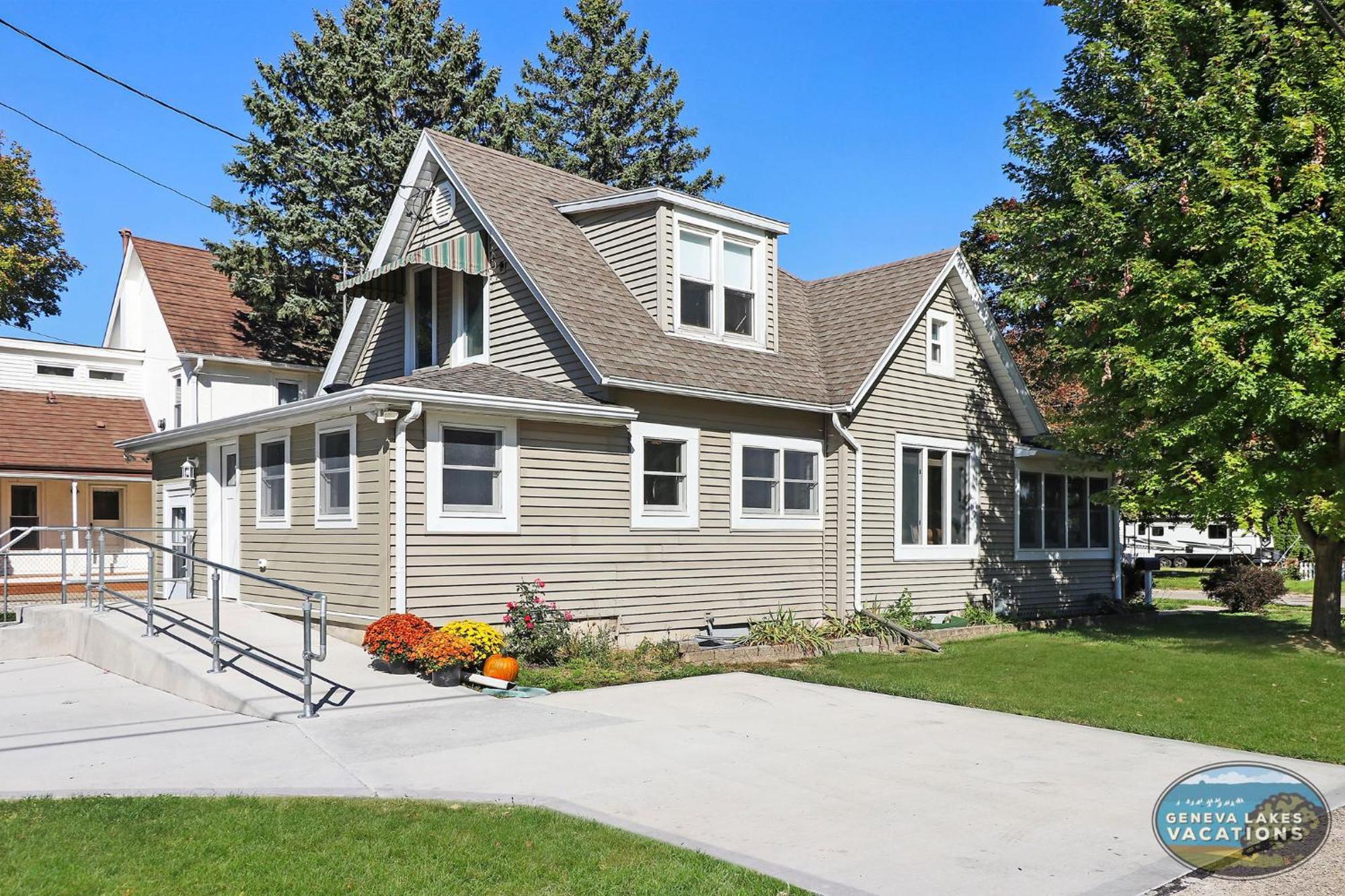 Sage Street Bungalow- Beautifully Renovated, Historical Home Walking Distance To Downtown レイク・ジェニーバ エクステリア 写真