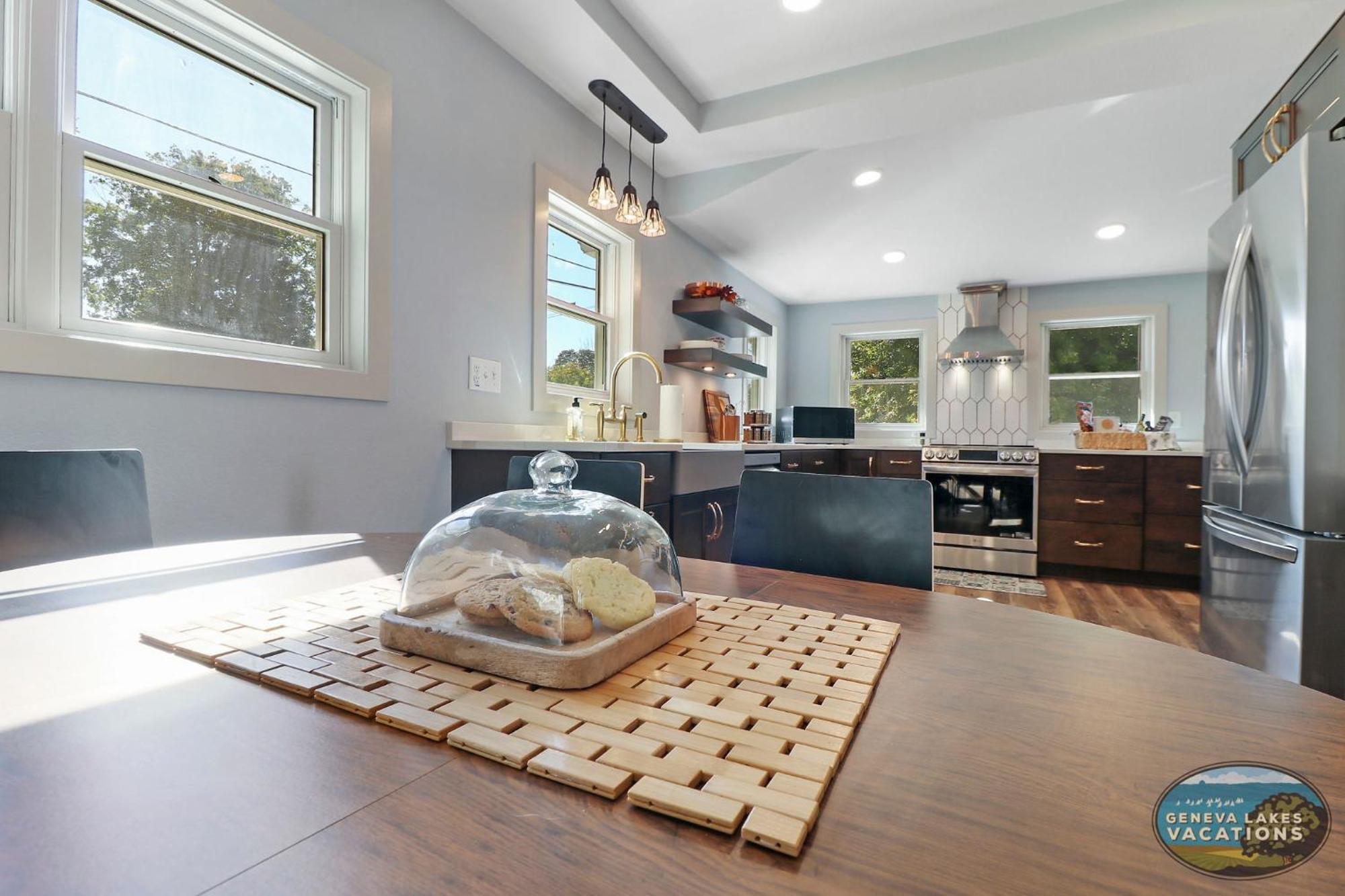 Sage Street Bungalow- Beautifully Renovated, Historical Home Walking Distance To Downtown レイク・ジェニーバ エクステリア 写真