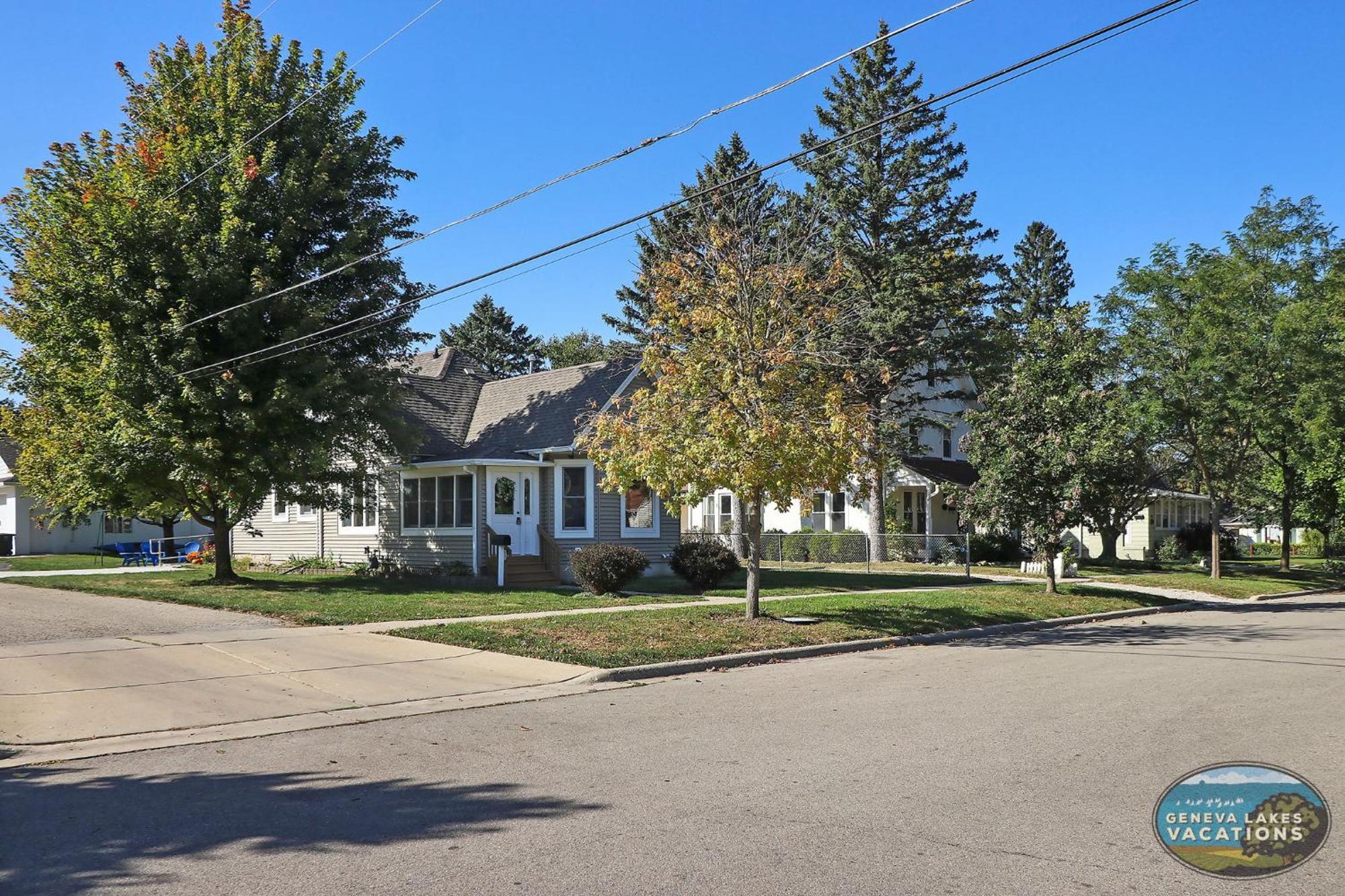 Sage Street Bungalow- Beautifully Renovated, Historical Home Walking Distance To Downtown レイク・ジェニーバ エクステリア 写真