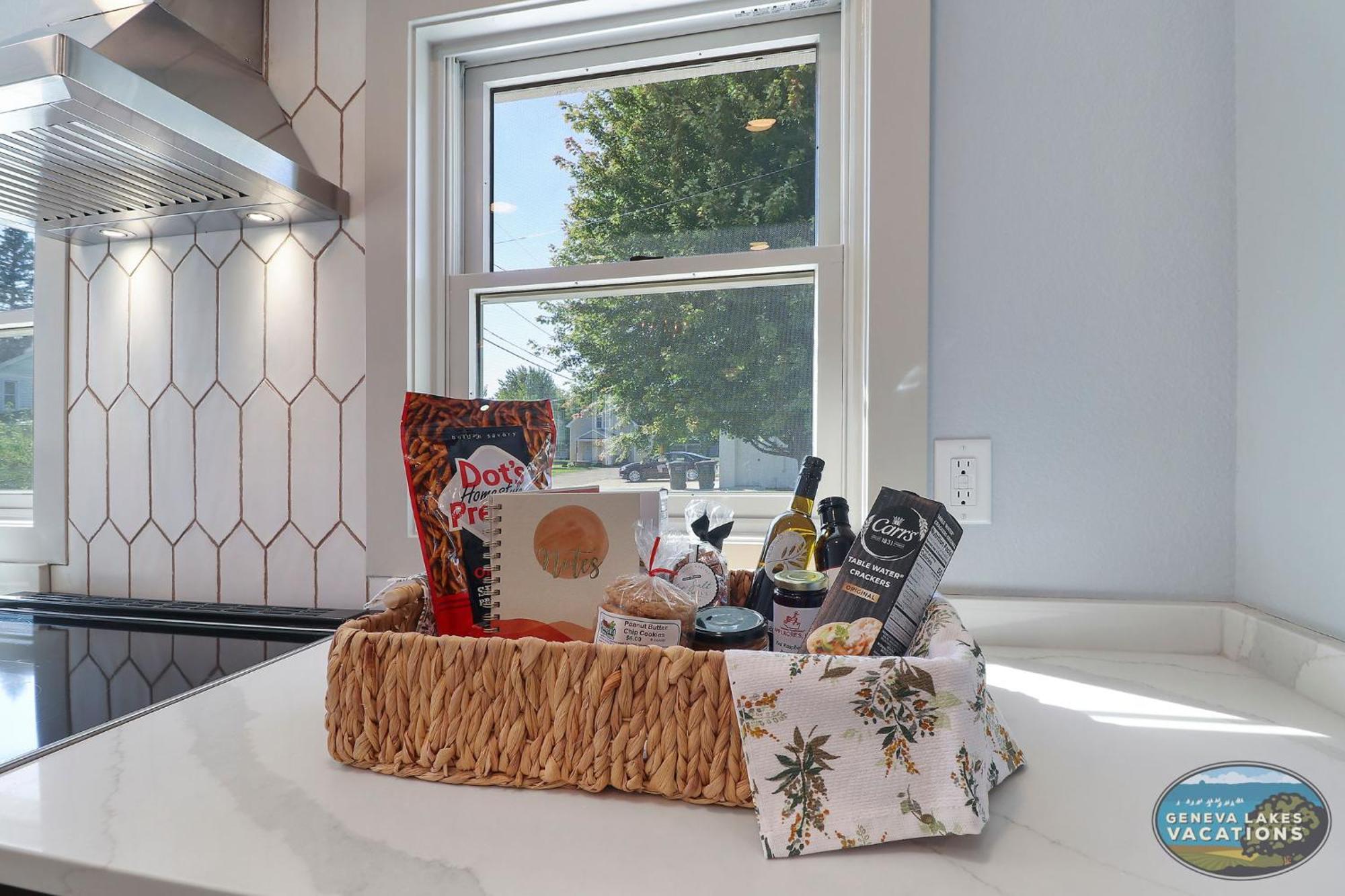 Sage Street Bungalow- Beautifully Renovated, Historical Home Walking Distance To Downtown レイク・ジェニーバ エクステリア 写真