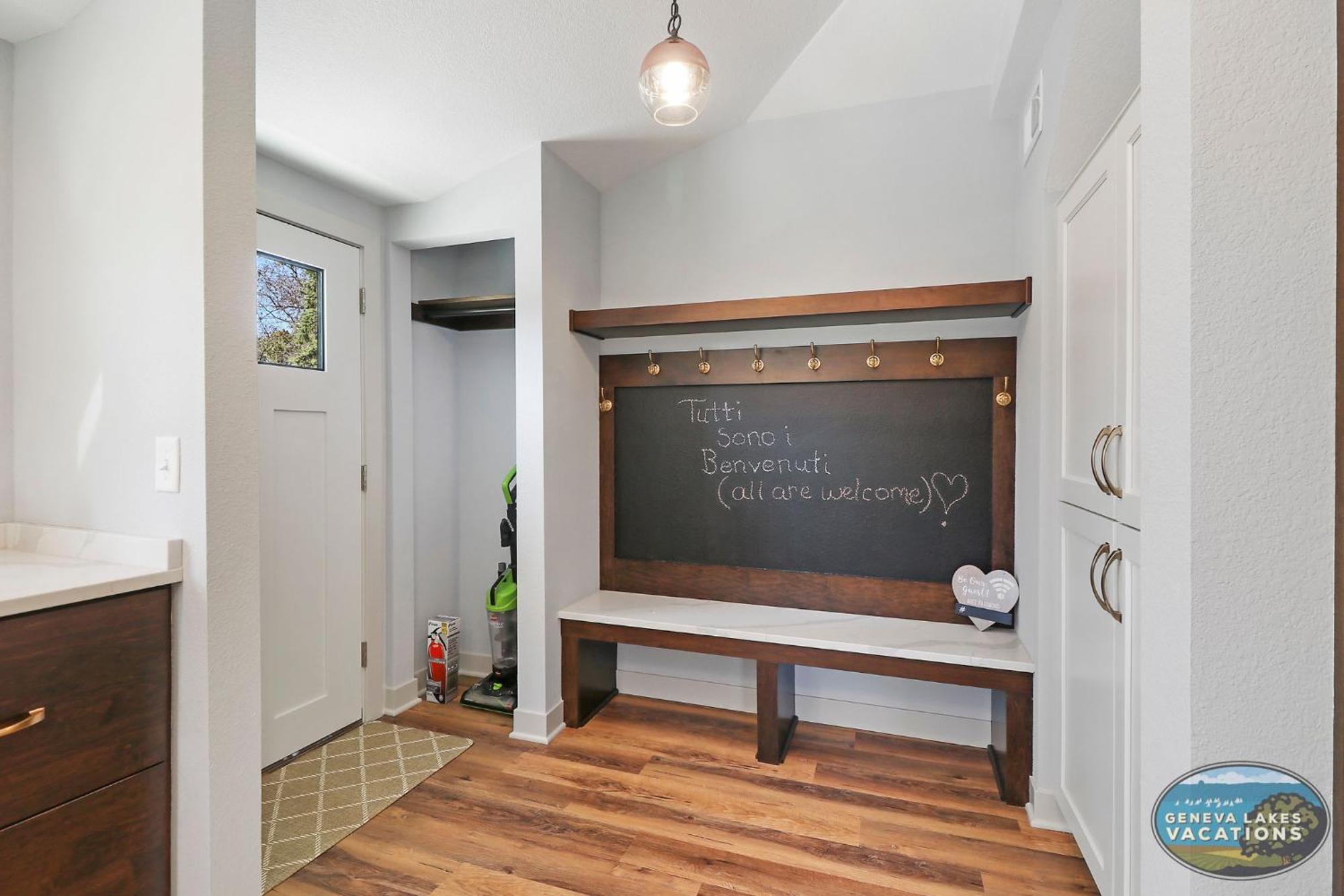 Sage Street Bungalow- Beautifully Renovated, Historical Home Walking Distance To Downtown レイク・ジェニーバ エクステリア 写真