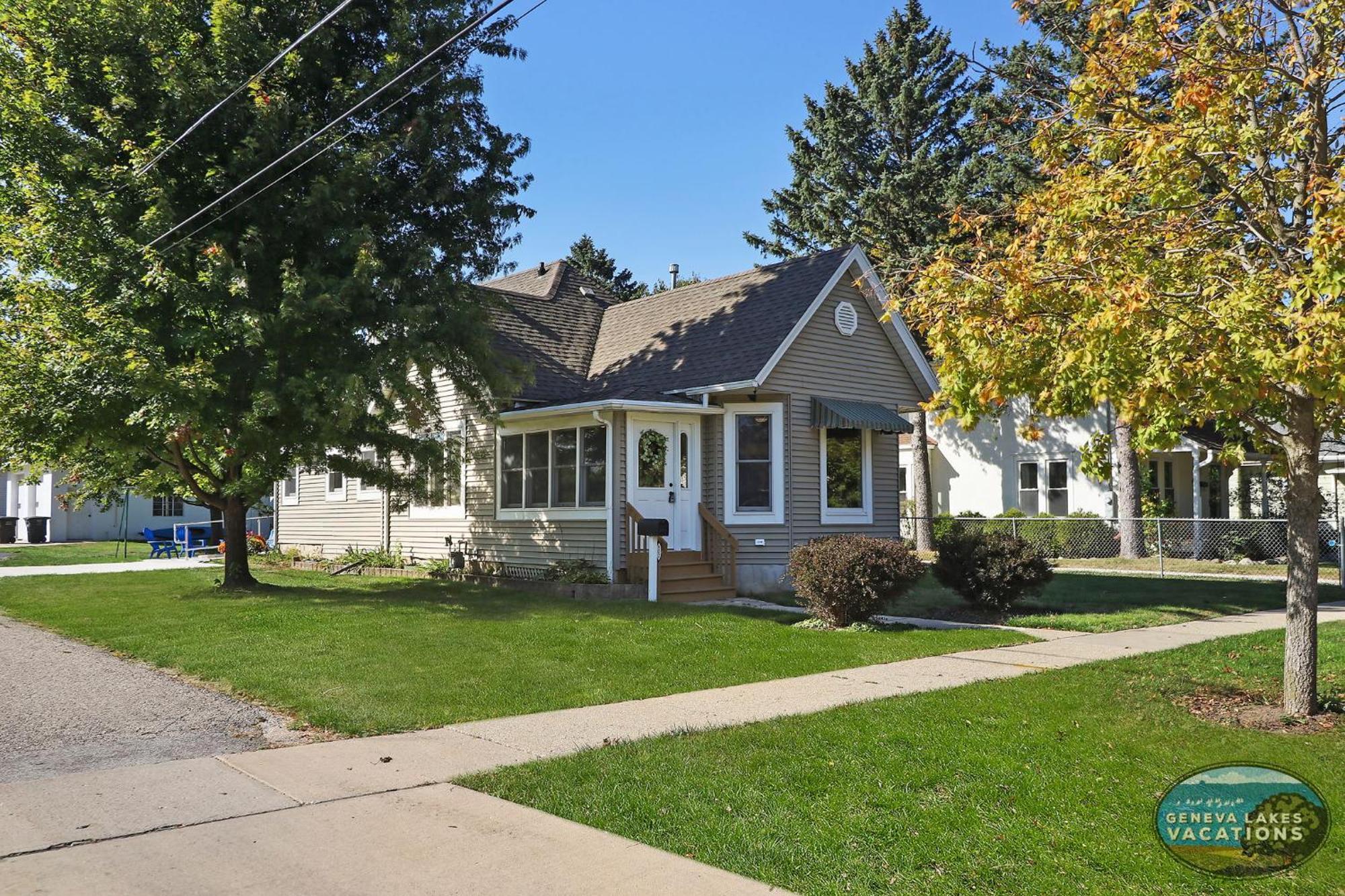 Sage Street Bungalow- Beautifully Renovated, Historical Home Walking Distance To Downtown レイク・ジェニーバ エクステリア 写真